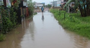 Perlu Waktu 4 Hari Bersihkan Sampah Banjir