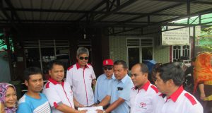 FKW-S2 dan Pelajar MTS Nurul Hikmah Bantu Korban Kebakaran di Guna Jaya