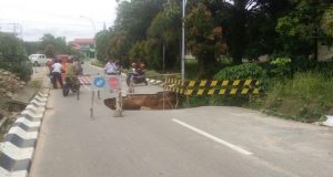 Akhirnya Jalan Depan Kemenag Amblas Total