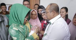 Resmikan Ruang Operasi, Ismu Ikut Menunggui Operasi Ceasar Ny Sulfiana