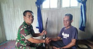 Berkat Pendekatan Serka Ansar, Paeran Sukarela Serahkan Senjati Api