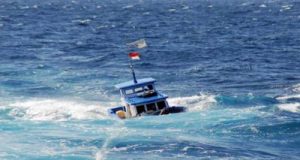 Korban Tabrakan Kapal di Tanjung Mangkaliat Yang Selamat Bernama Sukri