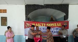 Kunjungi Ponpes Syaichona Cholil, Kapolres Bantu Al-Quran dan Sembako
