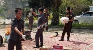 Kejari Kutim Musnahkan BB