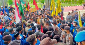 11 Tuntutan Disuarakan, ARKM Kepung DPRD Kutim