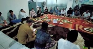 Gelar Bukber, Teguh Ajak Pegawai DPMPTSP Kutim Pererat Ukhuwah