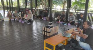 Gelar Pelatihan Jurnalistik – PWI Kutim Kenalkan Dunia Jurnalistik kepada Mahasiswa Sangatta