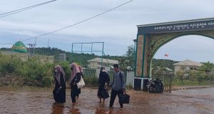 Akses Masuk Kampus Berair, Mahasiswa STAIS Keluhan Banjir