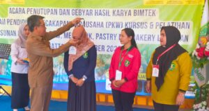 Tutup Bimtek PKW Kursus dan Pelatihan Membatik serta Pastry dan Bakery, Bupati Ardiansyah Akui Sangat Puas