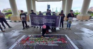 Sampaikan Kritik Lewat Catahu, FRK Tuntut Tanggung Jawab Pemkab Kutim