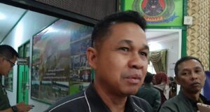 Ketua DPRD Kutai Timur Joni Salurkan Bantuan Pupuk Pertanian ke Poktan Panji Tiga