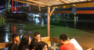 Kehangatan di Pingir Sungai Masabang, “Salo Brew” Bertahan Meski Terancam