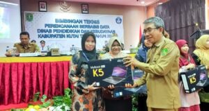 Ratusan Laptop Baru di Bagi Gratis ke PAUD di Kutai Timur