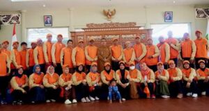 Lepas Kontingan Porseni PGRI Kutim, Bupati Ardiansyah Doakan Raih Juara