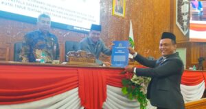 Rapat Paripurna ke-11, Tujuh Fraksi DPRD Kutim Sampaikan Pandangan Umum Terkait RAPBD 2024