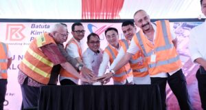 Groundbreaking Pabrik Amonium Nitrat PT BKP Menandai Tonggak Sejarah Industri Kimia di Kutim Momen Groundbreaking Pabrik Amonium Nitrat oleh PT. BKP