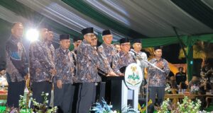 Ketua DPRD Kutim Joni dan Wakil Ketua II Arfan, Hadiri Pembukaan MTQ XVII Kutim 2024