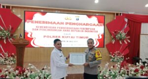 Kapolres Kutim Terima Penghargaan Kementerian PPPA RI – Kadis PPPA Kutim Berikan Apresiasi