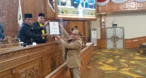 Pengesahan Pendapat Akhir Fraksi PIR Tentang APBD Kutim Tahun 2025