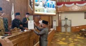 Joni Berikan Pendapat Akhir Tentang RAPBD