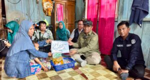 Di Muara Ancalong, DPPKB Kutim Pantau Langsung Keluarga Beresiko Stunting dan Ibu Hamil – Achmad Junaidi: Stunting Tidak Hanya Faktor Kesehatan, Juga Sosial Ekonomi