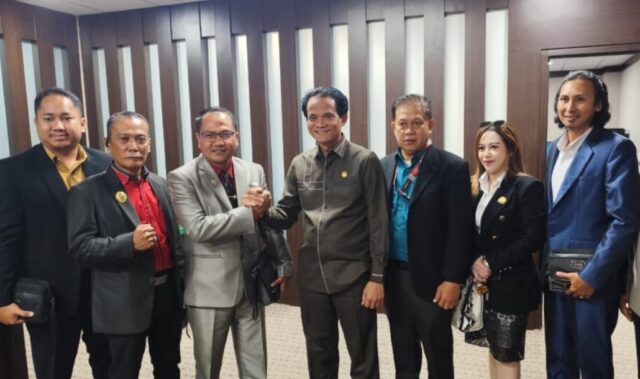 Ketua BK DPRD Kaltim, Subandi, memimpin Rapat Klarifikasi pada Senin (2/6/2025)