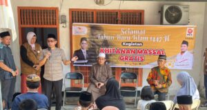 Firnadi Ikhsan Bawa Semangat Sosial ke Kukar Lewat Khitanan Massal Anggota DPRD Kaltim dari Dapil Kukar, Firnadi Ikhsan saat menghadiri Bakti Sosial Khitanan Massal di DPD PKS Kukar, Jumat (27/6/2025)