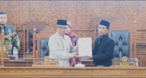 Pemkab Kutim Sampaikan Raperda P-APBD 2025, Pendapatan Daerah Turun Rp 9,8 T