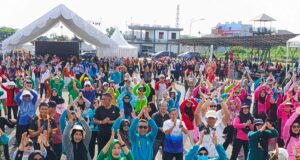 Hadiri Puncak Peringatan HKN ke-61 Tahun 2025 di Kutai Timur, Bupati Ardiansyah Senam Pagi dan Minum Susu Bersama Warga Sangatta