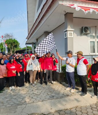 Keluarga Besar DPMPTSP Kutim Gelar Jalan Sehat, Puncak Rangkaian Peringatan HUT RI ke-81