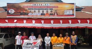 PT KPC Serahkan Bantuan APD Penanganan Karhutla, Sulastin Harapkan Dukungan dan Kepedulian Dunia Usaha di Kutai Timur
