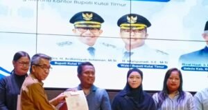 BRIDA Kutim Serahkan 119 Sertifikat Hak Merek Pelaku UMKM Kutai Timur