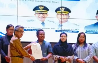 BRIDA Kutim Serahkan 119 Sertifikat Hak Merek Pelaku UMKM Kutai Timur