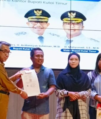 BRIDA Kutim Serahkan 119 Sertifikat Hak Merek Pelaku UMKM Kutai Timur