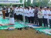 Ribuan Warga Sangatta Khusyuk Ikuti Sholat Istisqa’ dan Do’a Bersama, Memohon Ampunan dan Berharap Keberkahan Hujan