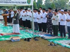Ribuan Warga Sangatta Khusyuk Ikuti Sholat Istisqa’ dan Do’a Bersama, Memohon Ampunan dan Berharap Keberkahan Hujan