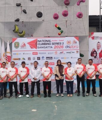 Bupati Kutim Resmikan Dinding Golden, Dorong Panjat Tebing Lahirkan Atlet Berprestasi