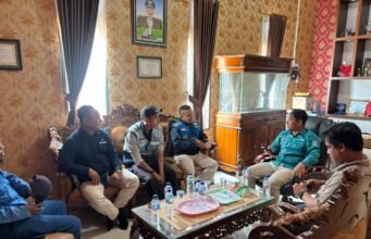 Respon Keluhan Warga, Perumdam Kutim Turunkan Tim Teknis di Sekurau Bawah