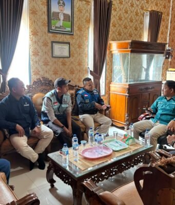 Respon Keluhan Warga, Perumdam Kutim Turunkan Tim Teknis di Sekurau Bawah